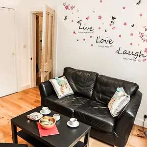 Chic & Bright Flat Near Holyrood Park , Edinburgh United Kingdom